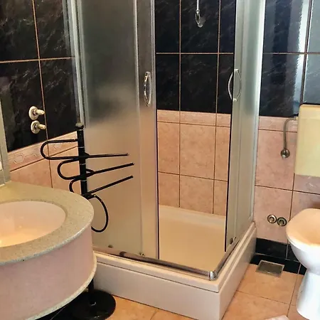 Apartmán Latina With 6 And A Shared Pool