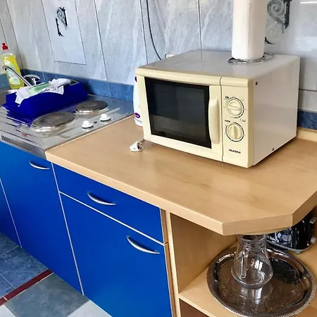 Latina With 6 And A Shared Pool Apartmán Vir