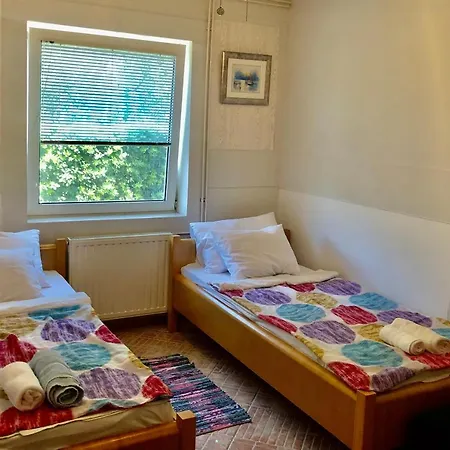 Latina With 6 And A Shared Pool Apartmán *