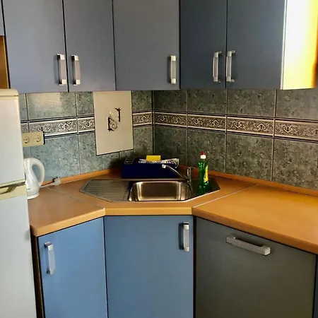 Latina With 6 And A Shared Pool Apartmán Vir