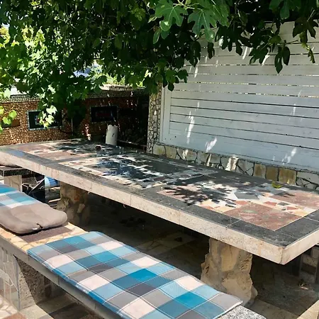 Latina With 6 And A Shared Pool Apartmán *