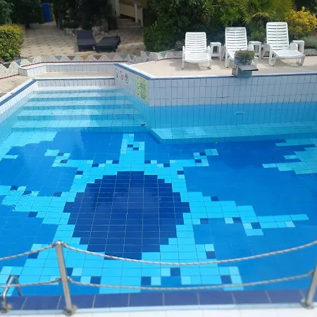 Apartmán Latina With 6 And A Shared Pool Vir