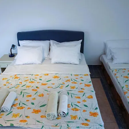 Apartmán Latina With 6 And A Shared Pool Vir