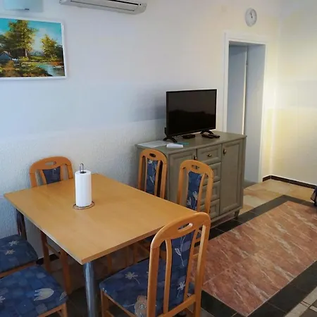 Apartmán Latina With 6 And A Shared Pool