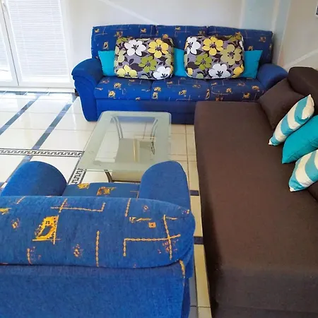 Apartmán Latina With 6 And A Shared Pool Vir
