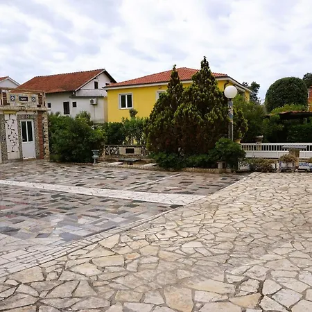 Latina With 6 And A Shared Pool Apartament *